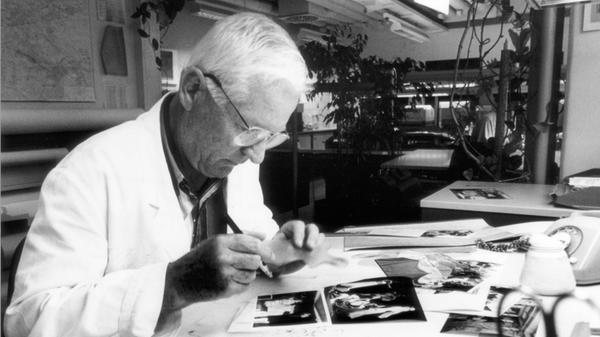 Lässt die Bildqualität zu wünschen übrig, übernimmt die Retusche und zeichnet mit fast künstlerischem Geschick druckfähige Kontraste.