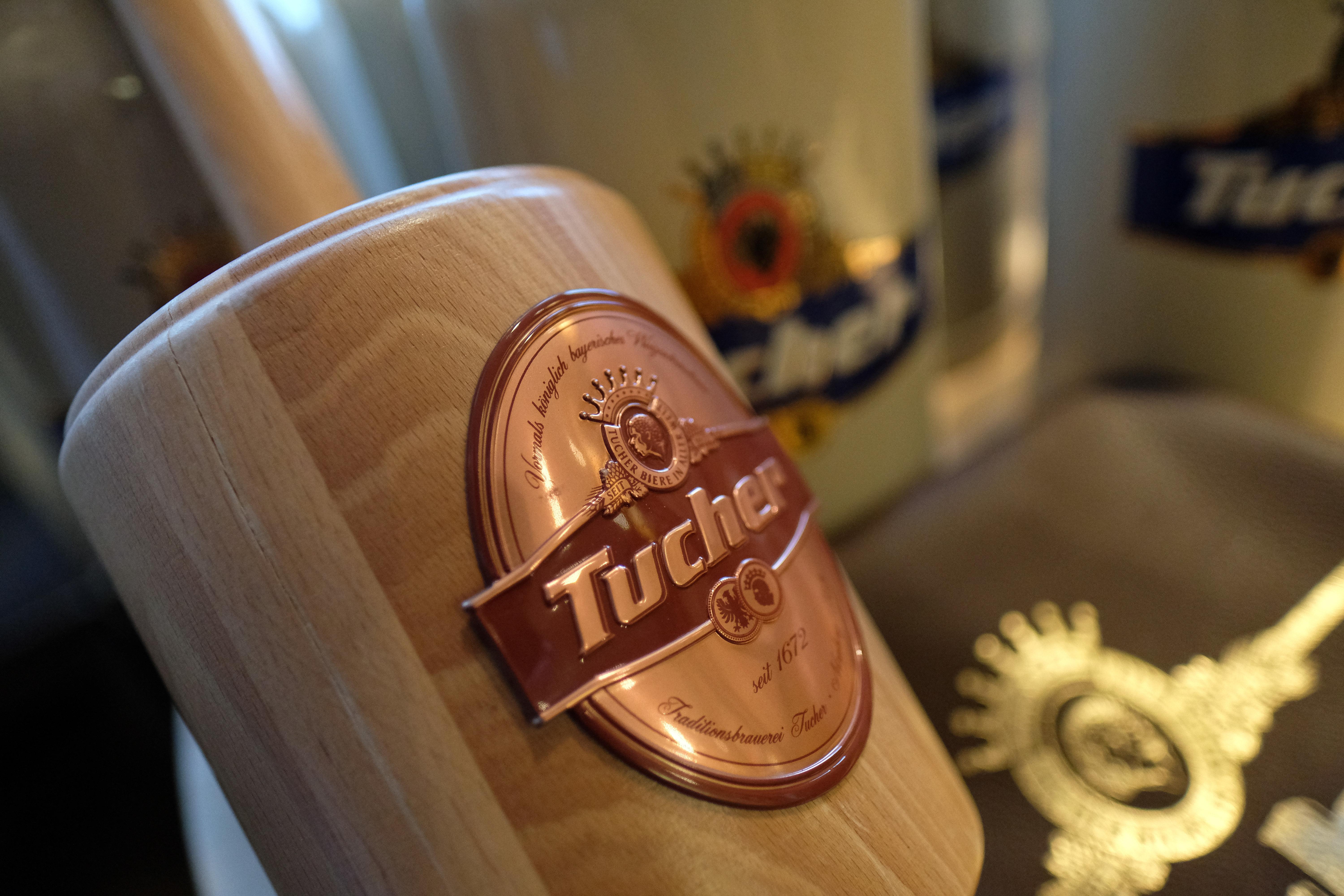 1903 findet ein großes Turnfest in Nürnberg mit 10.000 Aktiven aus dem ganzen Deutschen Reich statt. Von den Bierkrügen, die Tucher verteilt hatte, fehlen am Ende 4000 Stück. Offenbar waren sie damals schon beliebtes Sammelgut.