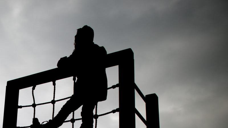 Klettergerüst auf Nürnberger Spielplatz manipuliert: Kind verletzt
