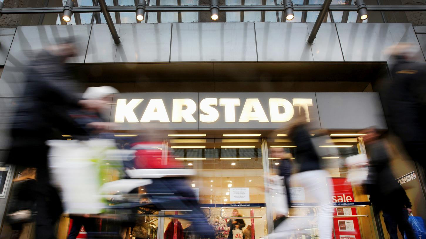 Die Kunden strömen wieder in die Läden - so brachen zuletzt bessere Zeiten für Karstadt an. 2009 wurde noch ein Insolvenzverfahren für die GmbH angeordnet, nun schreibt die Warenhauskette wieder schwarze Zahlen.