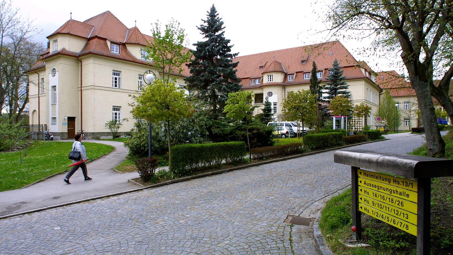 Das bayerische Innenminsterium schloss die Manipulationsvorwürfe am Vergabeverfahren des Bezirks Mittelfranken für einen Sonderprüfer seiner Kliniken aus.