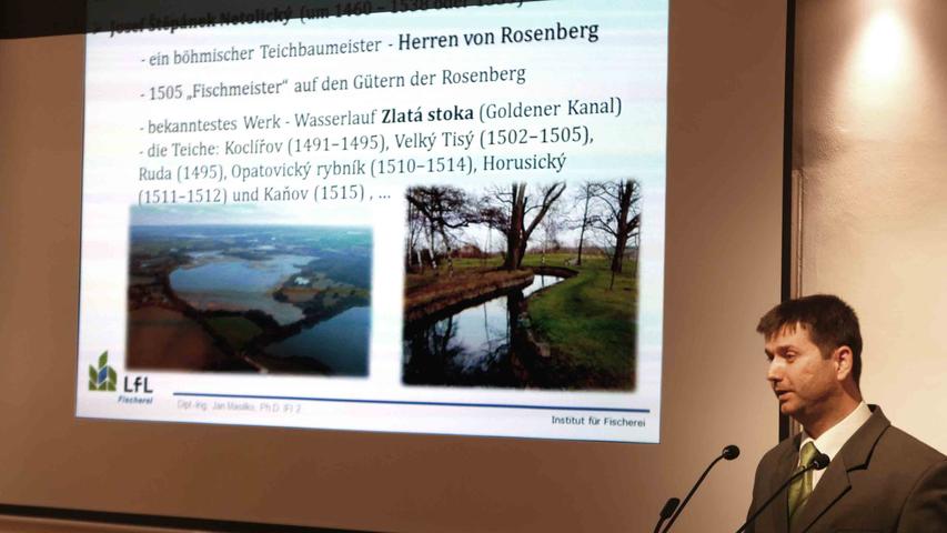 …und Dr. Jan Masilko führte zu den Schwarzenbergischen Teichen um die Partnerstadt Hluboka.