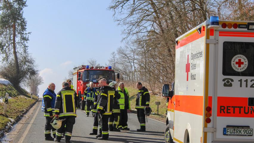 Seat prallt gegen Baum: 72-Jähriger stirbt im Landkreis Fürth