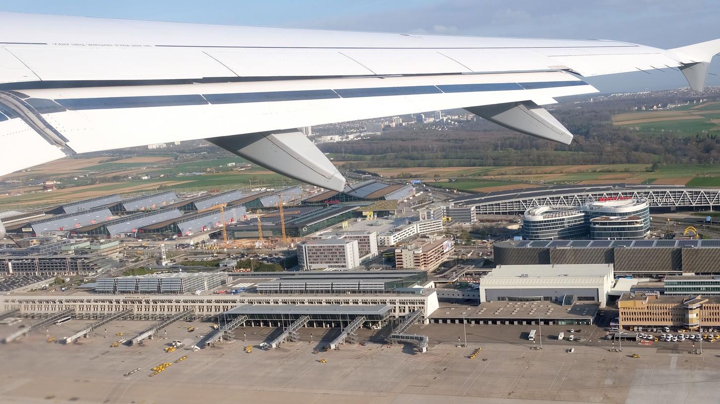Der 40-jährige portugiesische Copilot wurde am Flughafen Stuttgart (im Bild) vorläufig festgenommen.