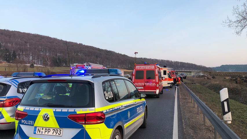Tödliche Kollision auf B2: Citröen-Fahrer stirbt bei Weißenburg 