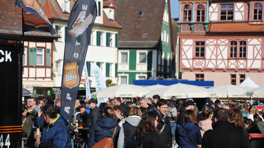 Schlemmen in der Sonne: Food Trucks am Schwabacher Marktplatz