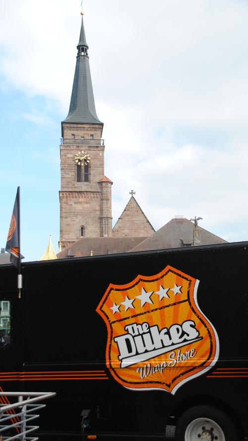 Schlemmen in der Sonne: Food Trucks am Schwabacher Marktplatz
