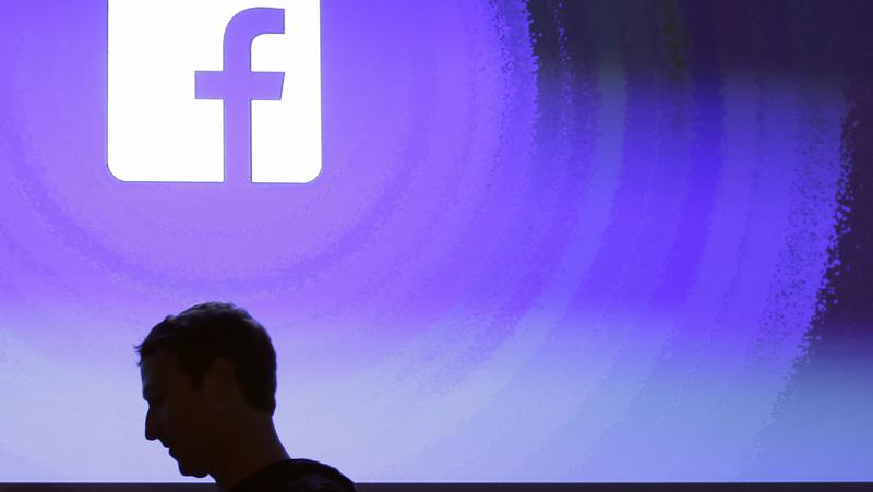 Facebook-Gründer Mark Zuckerberg soll am Dienstag im EU-Parlament Rede und Antwort stehen.