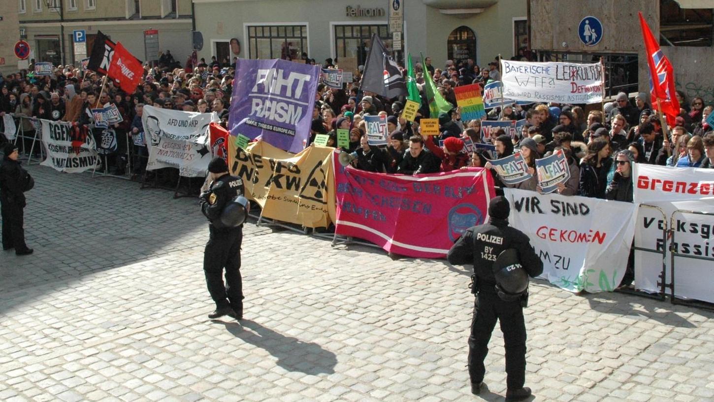 Pfiffe gegen Gegner der geplanten Moschee in Regensburg