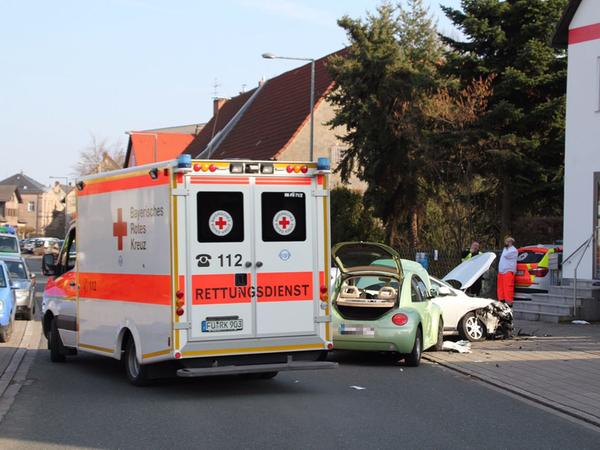 Zwei Verletzte nach Frontalzusammenstoß in Burgfarrnbach