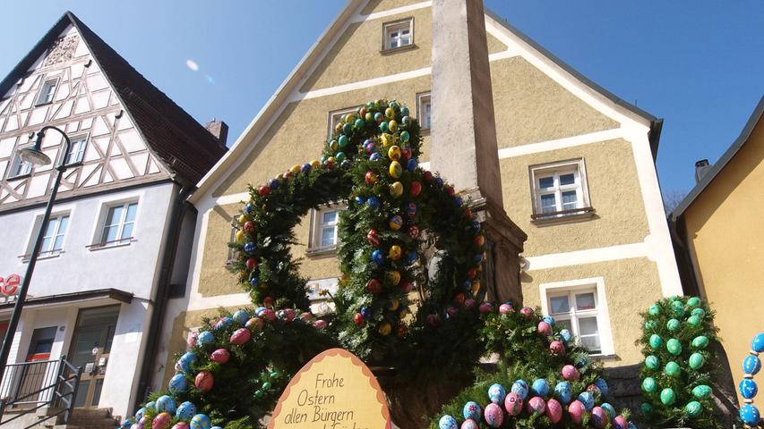 Um die Dekoration des Osterbrunnens in Betzenstein kümmert sich der Heimatverein.