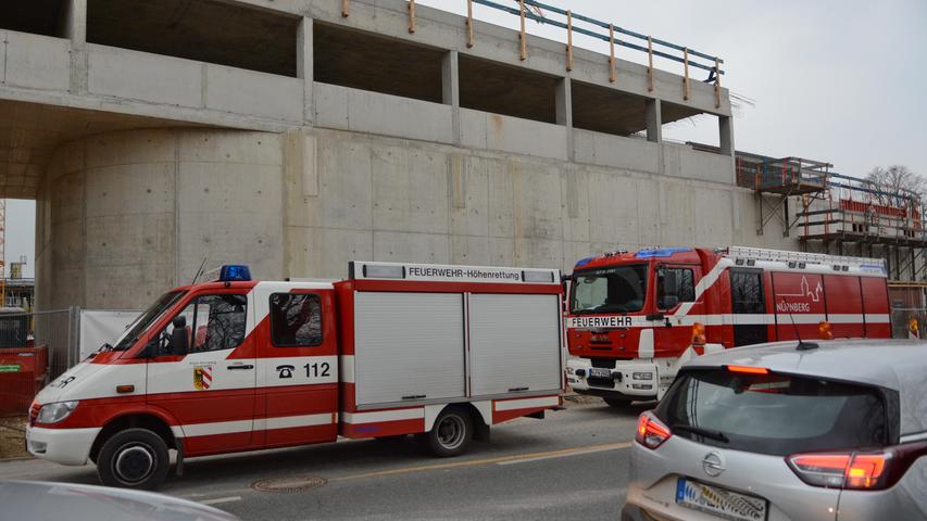 Betriebsunfall bei Feuerwehr-Neubau: Mann fällt in Drei-Meter-Schacht 
