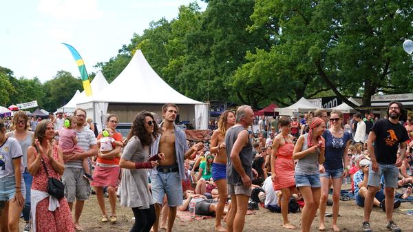 Liegedecke an Liegedecke, viele Hundert tanzend vor der Bühne bis in die Nacht rein, ohne Abstand – "nicht vorstellbar", sagt Martin Bauer vom Organisationsteam. Das Weinturm Open Air in Bad Windsheim fällt aus. Wenn es die Corona-Pandemie zulässt, könnte es allerdings Alternativ-Events geben.