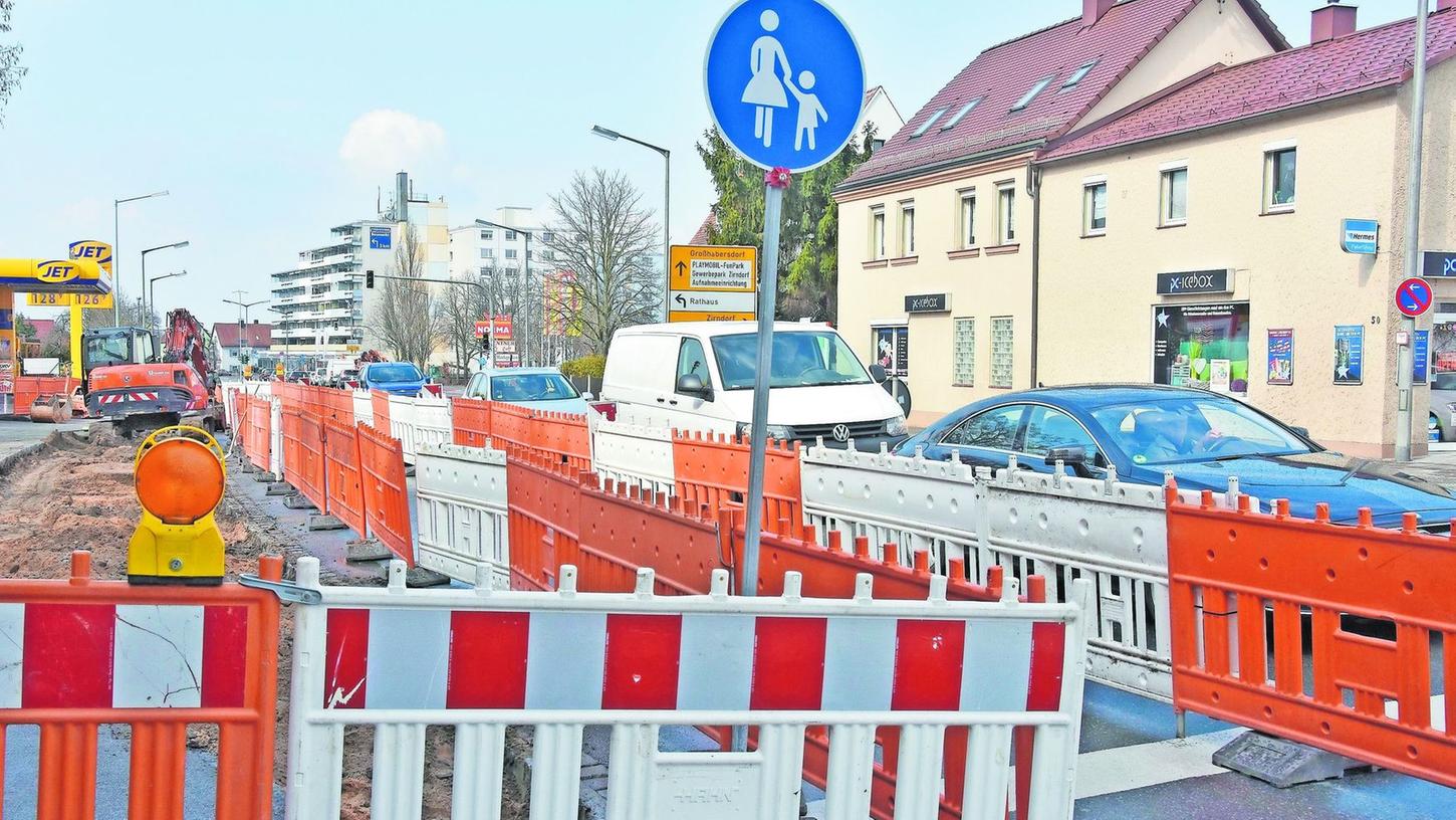 Bauarbeiten bringen Stau auf der Rothenburger Straße
