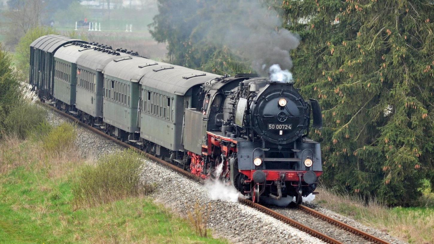 Mit dem Dampfzug geht es von Nördlingen nach Gunzenhausen.