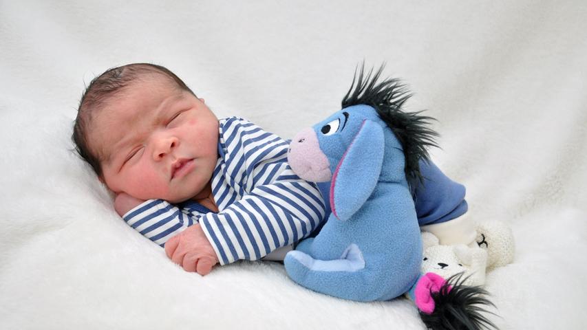 Stolze 55 Zentimeter maß der kleine Eliott bei seiner Geburt am 27. März im Klinikum Hallerwiese. Dabei wog er 3730 Gramm.