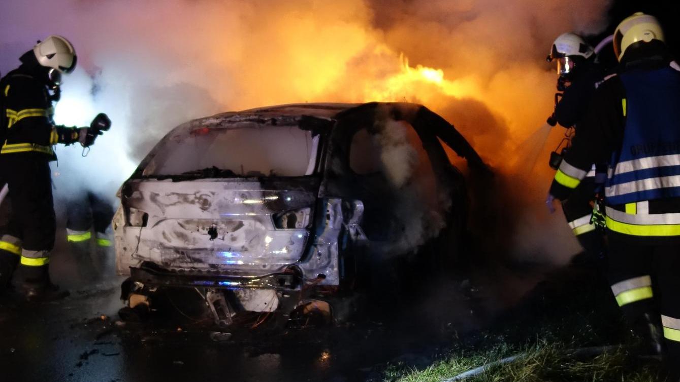 A9 bei Hilpoltstein: BMW brannte komplett aus