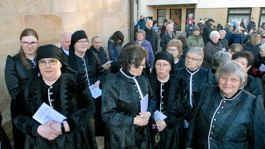 Zum Tod Jesu: Karfreitagsprozession in Neunkirchen am Brand
