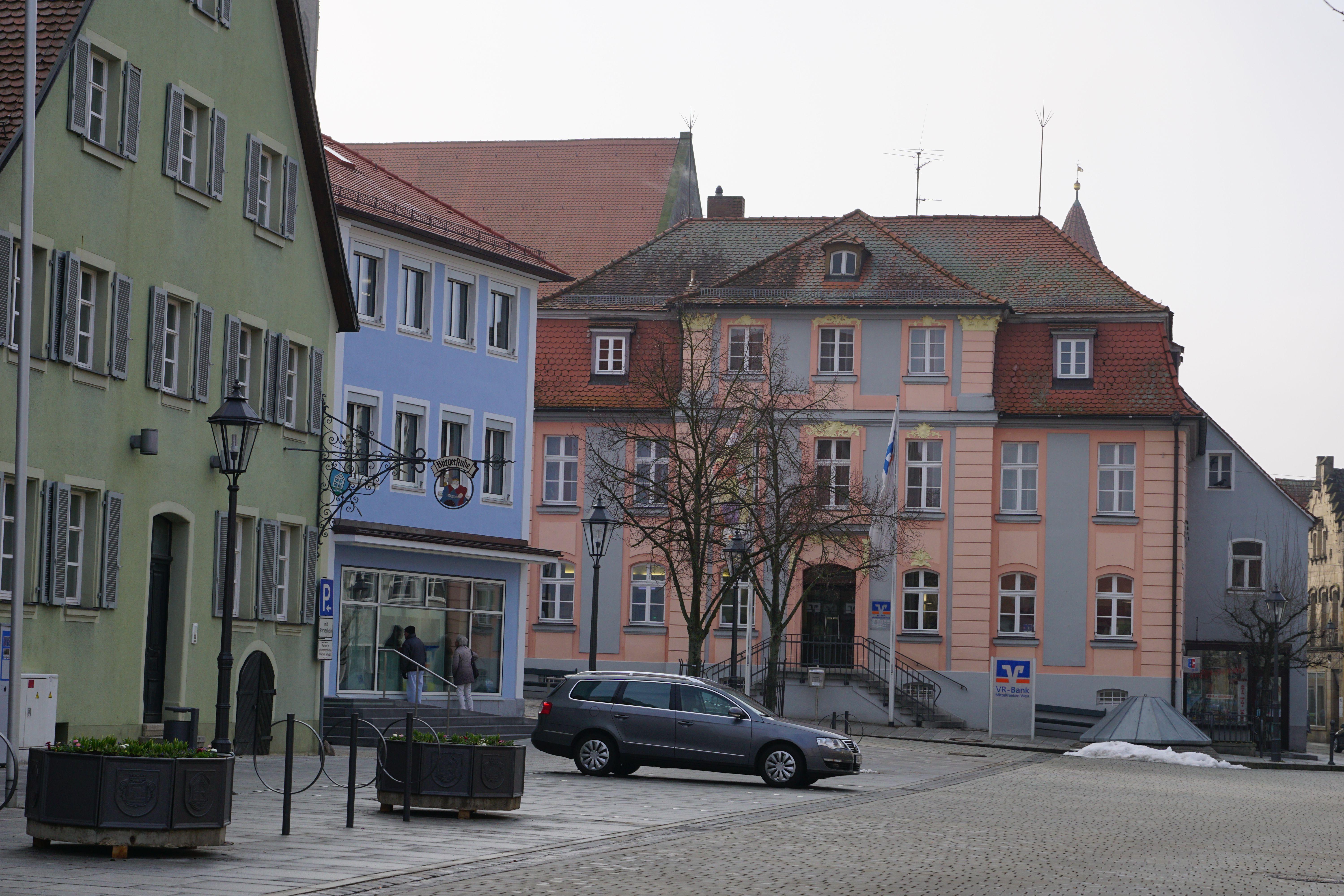 In den früheren Palais ist die Gewerbebank eingezogen.
