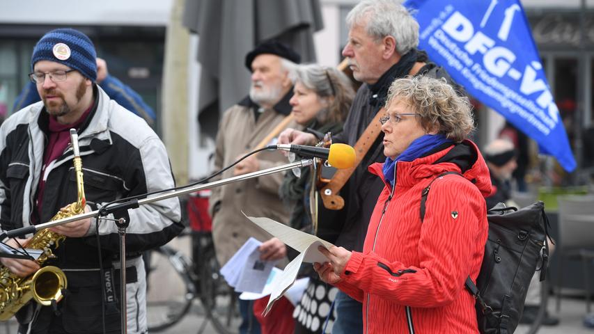 Contra Aufrüstung, pro Frieden: Der Ostermarsch in Erlangen