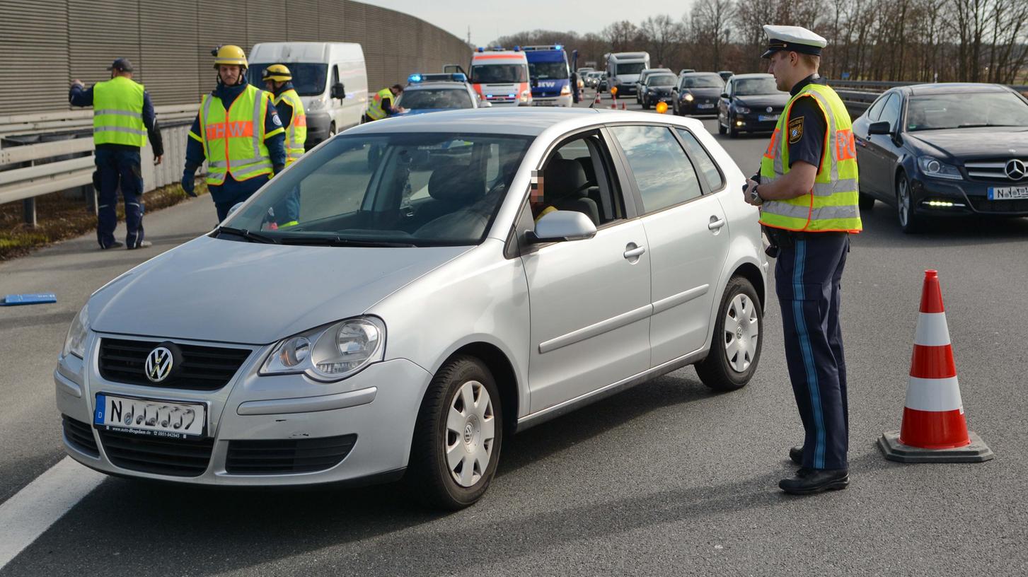Besonders dreist hat sich die Fahrerin dieses Volkswagens verhalten, sagt die Polizei.