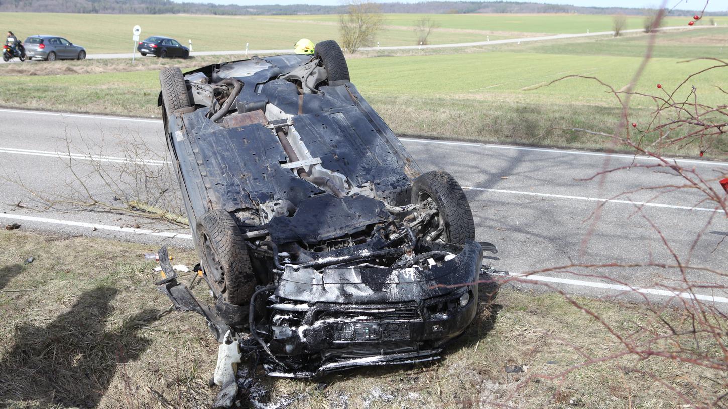 Der Fahrer des Audi erlitt bei einem schweren Unfall nur leichte Verletzungen.