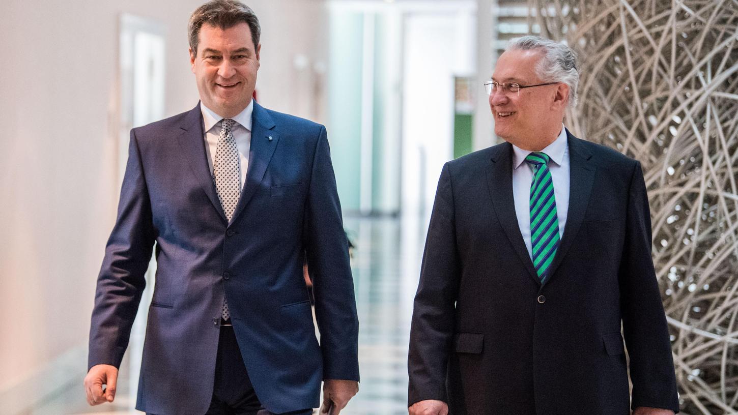 Die Verschärfung des Polizeirechts, die Innenminister Joachim Hermann, hier mit Ministerpräsident Markus Söder, im Mai umzusetzen gedenkt, stößt gelinde gesagt nicht allerorten auf Zustimmung.