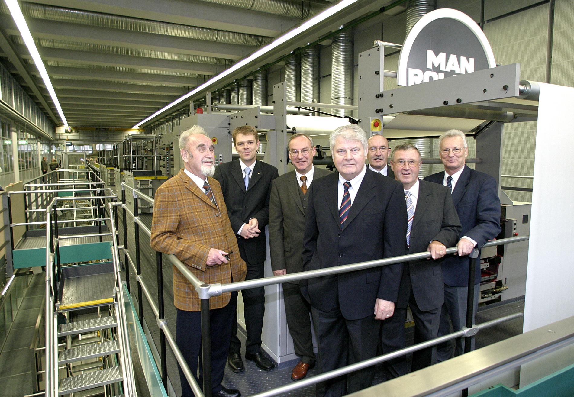 ... Denn die Farbfotos halten Einzug in den Redaktionen! Das führt zu der größten Investition in der Geschichte der Nürnberger Nachrichten: Die Familie Schnell setzt 2003 trotz Wirtschaftskrise ein Zeichen und investiert weit über 120 Millionen Euro in eine hochmoderne Produktions- und Drucktechnik, das neue Druckhaus des Verlags Nürnberger Presse.