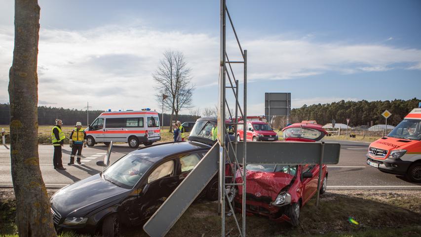 Schwerer Unfall bei Gunzenhausen: Toyota prallt mit Audi zusammen