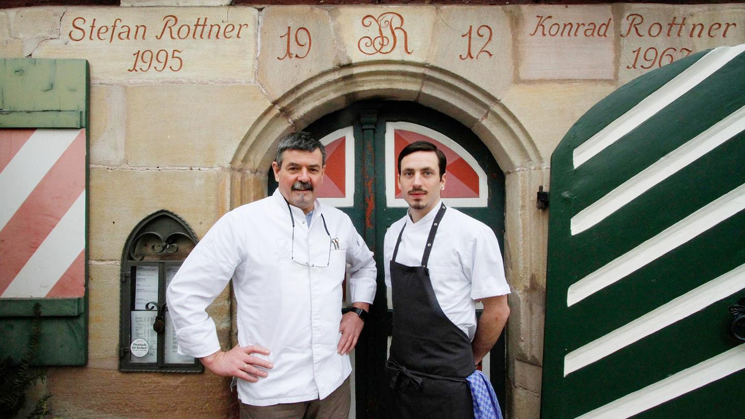 Bislang kochten Valentin und Stefan für ein Restaurant, am 10. April eröffnet Valentin Rottner nun sein Gourmet-Restaurant "Waidwerk" im elterlichen Gasthaus Rottner.