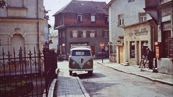 Das Wallmüllerplatz ist heute Treuchtlingens Zentrum - und sein Gesicht immer wieder Gegenstand von Diskussionen. Das ist aber noch gar nicht so lange der Fall - erst 1972 wurde aus einem belebten, eng bebauten Stadtquartier die heutige Freifläche. Unsere Galerie zeigt die Archivaufnahmen des Treuchtlinger Kuriers aus den vergangenen rund 100 Jahren in (einigermaßen) chronologischer Reihenfolge.