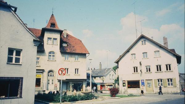 Das Wallmüllerplatz ist heute Treuchtlingens Zentrum - und sein Gesicht immer wieder Gegenstand von Diskussionen. Das ist aber noch gar nicht so lange der Fall - erst 1972 wurde aus einem belebten, eng bebauten Stadtquartier die heutige Freifläche. Unsere Galerie zeigt die Archivaufnahmen des Treuchtlinger Kuriers aus den vergangenen rund 100 Jahren in (einigermaßen) chronologischer Reihenfolge.