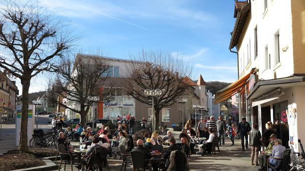 Das Wallmüllerplatz ist heute Treuchtlingens Zentrum - und sein Gesicht immer wieder Gegenstand von Diskussionen. Das ist aber noch gar nicht so lange der Fall - erst 1972 wurde aus einem belebten, eng bebauten Stadtquartier die heutige Freifläche. Unsere Galerie zeigt die Archivaufnahmen des Treuchtlinger Kuriers aus den vergangenen rund 100 Jahren in (einigermaßen) chronologischer Reihenfolge.