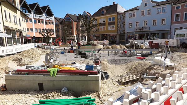 Das Wallmüllerplatz ist heute Treuchtlingens Zentrum - und sein Gesicht immer wieder Gegenstand von Diskussionen. Das ist aber noch gar nicht so lange der Fall - erst 1972 wurde aus einem belebten, eng bebauten Stadtquartier die heutige Freifläche. Unsere Galerie zeigt die Archivaufnahmen des Treuchtlinger Kuriers aus den vergangenen rund 100 Jahren in (einigermaßen) chronologischer Reihenfolge.