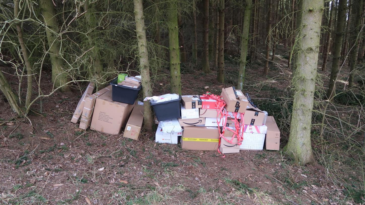 Fränkischer Postbote entsorgt 80 Pakete einfach im Wald 