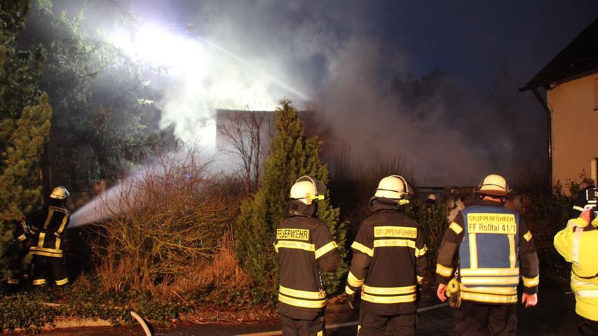 Ein Lagerhaus in Großweismannsdorf brannte völlig aus