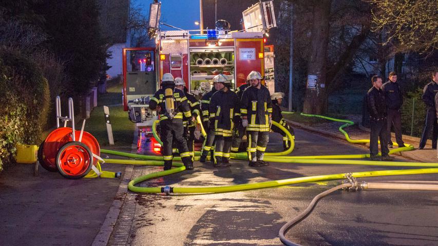 Ein Lagerhaus in Großweismannsdorf brannte völlig aus
