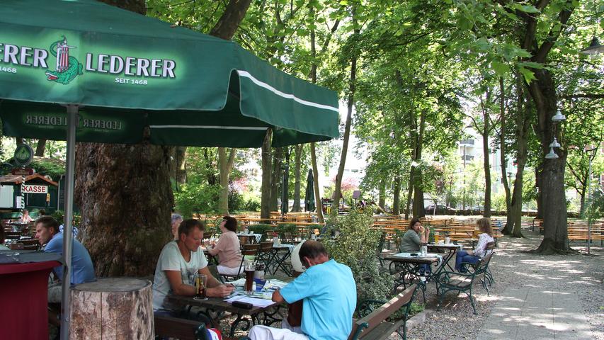 Die Terrasse der "Lederer Kultbrauerei" bietet viel Platz für Entspannung, gutes Essen und natürlich Bier. Geöffnet ist täglich von 11 bis 0 Uhr in der Sielstraße 12 in Nürnberg.