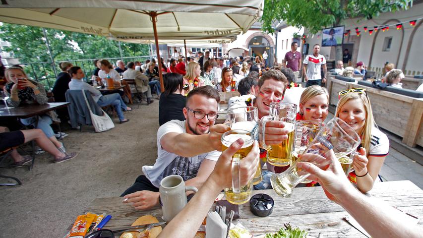 Genau die richtige Abwechslung zum Shoppingstress bietet der Biergarten des "Marientorzwinger" in der Lorenzerstraße in der Nürnberger Innenstadt. Geöffnet ist täglich von 11.30 bis 1 Uhr nachts.