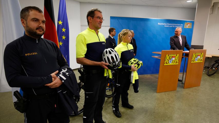 In gelbem Glanz auf Streife: Neue Uniform für Frankens Rad-Polizisten