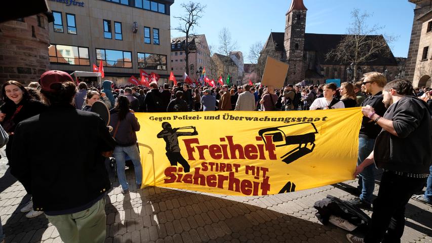 1300 Menschen protestieren in Nürnberg gegen geplantes Polizeigesetz
