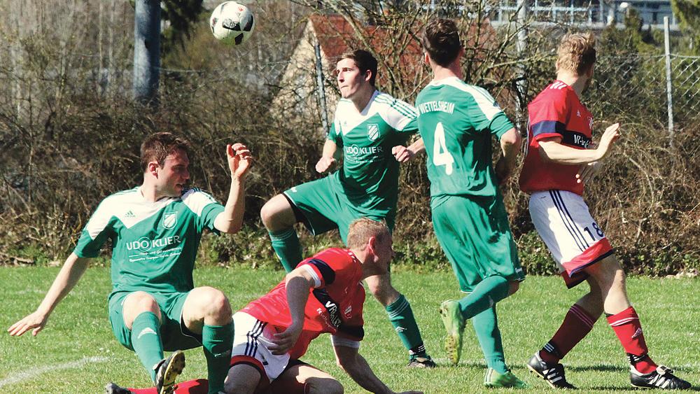 Mit vereinten Kräften: Der SV Wettelsheim (in Grün) ließ Sonntagnachmittag in der Defensive keinen Treffer im Schlüsselspiel gegen den SV Mosbach zu und gewann am Ende knapp mit 1:0. Mit vereinten Kräften: Der SV Wettelsheim (in Grün) ließ Sonntagnachmittag in der Defensive keinen Treffer im Schlüsselspiel gegen den SV Mosbach zu und gewann am Ende knapp mit 1:0.