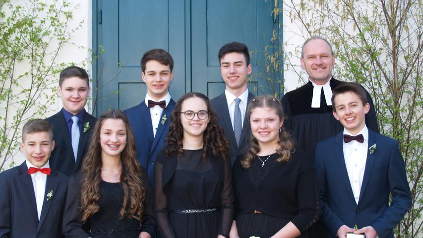 Pfarrer Helmut Spitzenpfeil schritt in Westheim acht jungen Gemeindemitgliedern voraus.