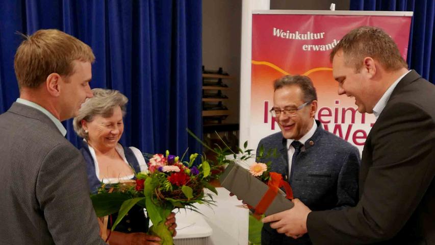 Würdig verabschiedet und für 25 engagierte Jahren wurden Rudolf und Lisbeth Fähnlein von Thomas Kreiselmeyer (l.) und Zweitem Vorsitzendem Stefan Eber (r.) geehrt.