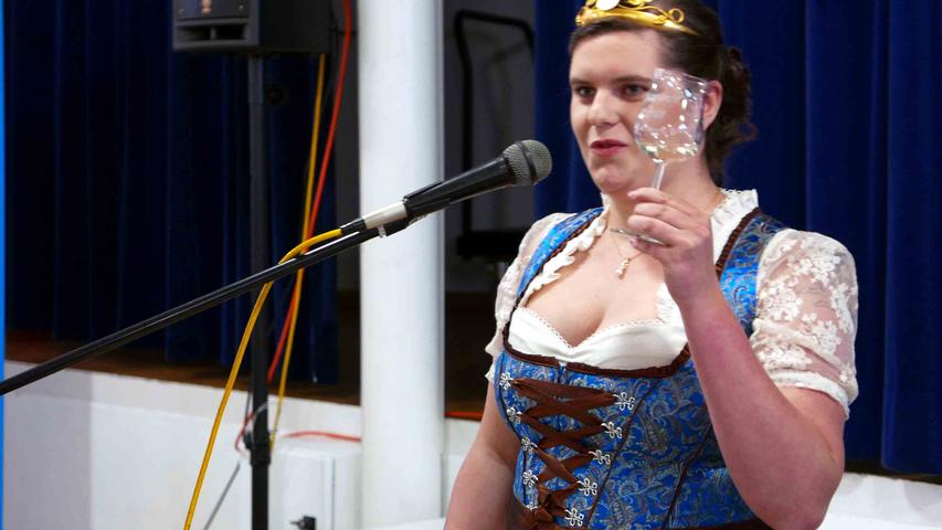 Die amtierende Ipsheimer Weinkönigin Daniela I. hob das Glas auf "Top-Weine".