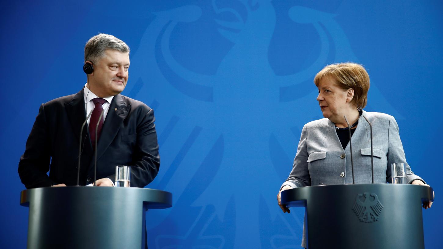 Bei ihrem Treffen mit dem ukrainischen Präsidenten Petro Poroshenko äußerte sich Bundeskanzlerin Angela Merkel auch zu dem vermeintlich syrischen Giftgasangriff, den sie scharf verurteilte.
