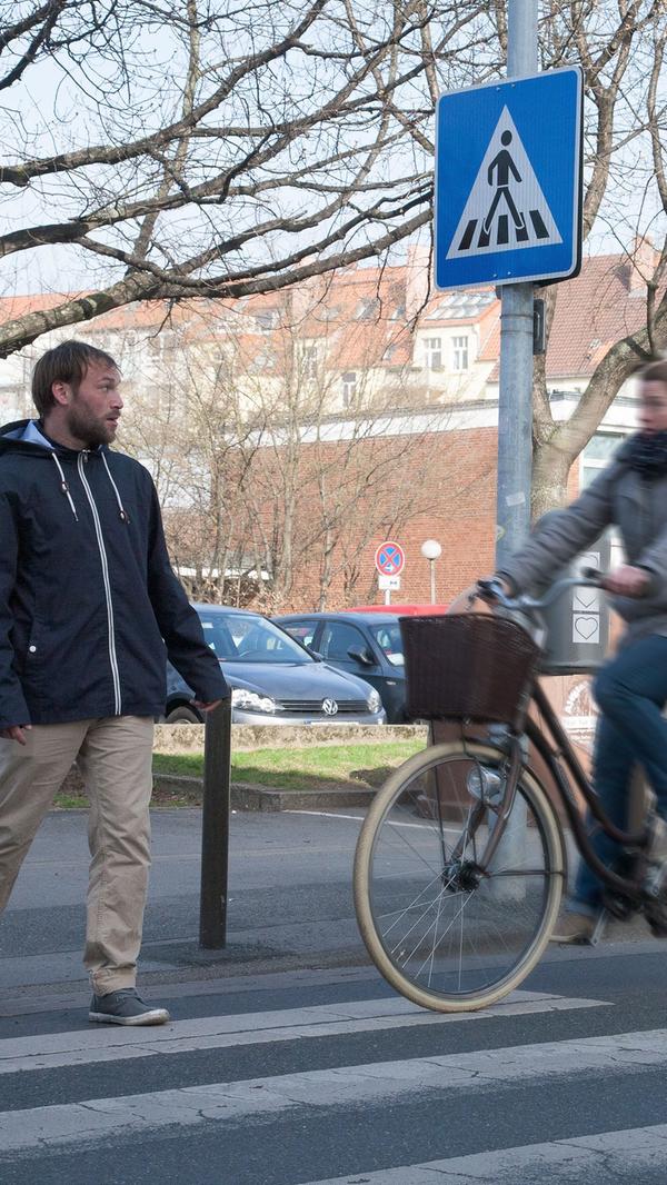 40 Euro werden fällig, sobald man Fußgängern am Zebrastreifen nicht das Überqueren der Straße ermöglicht.