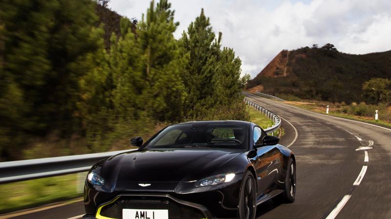 Auf Porsche-Jagd: Aston Martin Vantage V8