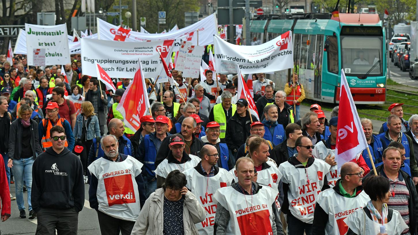 Die Verhandlungen der letzten Wochen waren deutschlandweit von zahlreichen Streiks begleitet. In Nürnberg demonstrierten am 11. April Tausende Beschäftigte.
