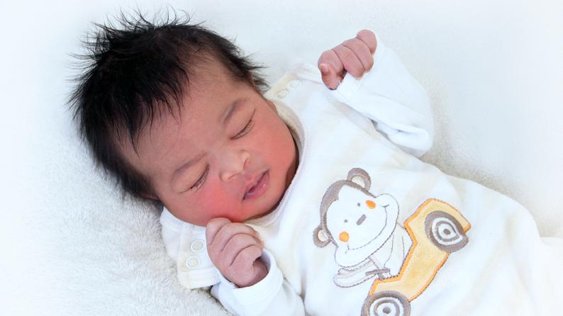 Die kleine Noelle ist mit ihrem Geburtsdatum am 4. April ein echtes Frühlingsbaby. Sie wurde im St. Theresien Krankenhaus mit 51 Zentimetern und 3390 Gramm geboren.